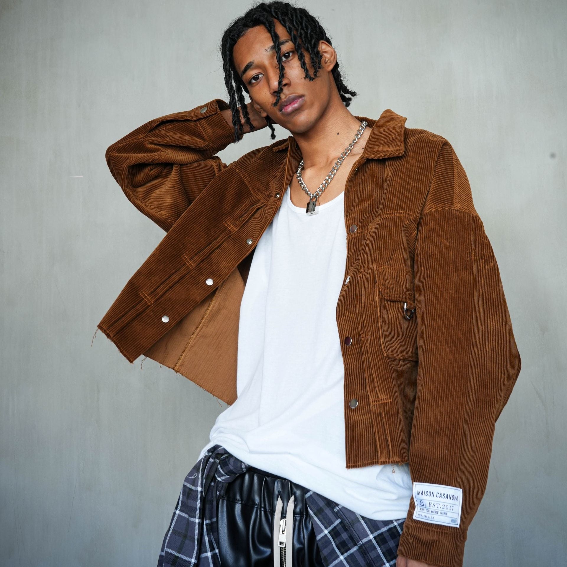 コーデュロイ 茶色 セットアップ 銀のタグ ファースト メゾンカサノバ 山本裕典 着用